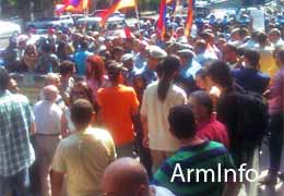 Երևանի Ծածկած շուկայի առջև ընթացող բողոքի ակցիան նշանավորվեց ծեծկռտուքով
