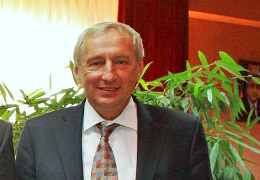 Armenian FM presents Russian Ambassador with commemorative medal