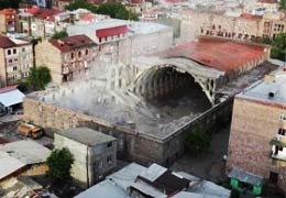 Движение "Освободим памятник от олигарха" потребовало от полиции Армении обеспечить безопасность активистов в случае возможных провокаций