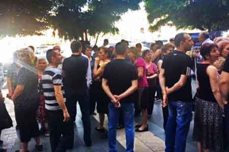 One-party members and ordinary citizens join the action-procession of Pashinyan: He is on his way to Vanadzor