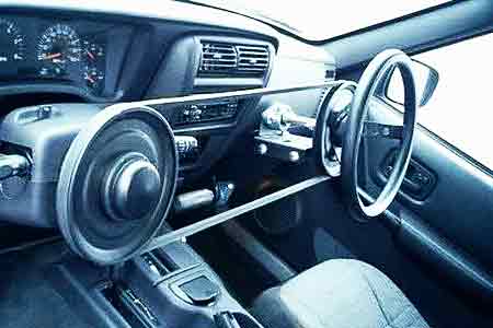 Activists of Right-Hand Drive initiative demand to allow import of right-hand drive vehicles until 2020