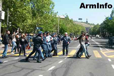 The police continues to drive out young people from the central streets of Yerevan