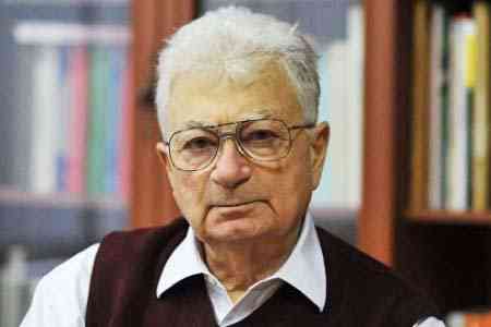 Armenian Prime Minister presented Armenian citizenship to world famous nuclear physicist Yuri Oganesyan