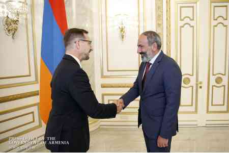 Премьер-министр РА: Армения привержена исключительно мирному урегулированию карабахского конфликта путем переговоров в рамках сопредседательства Минской группы ОБСЕ