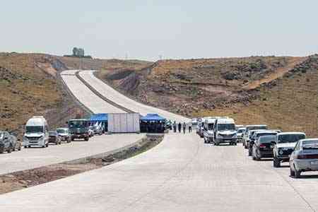 North-South project staff blocked Yerevan-Talin road, demanding their salaries