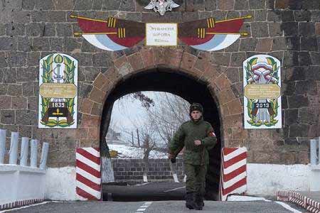 Գյումրիի ռուսական 102-րդ ռազմակայանում տոնել են Ռուսաստանի օրը