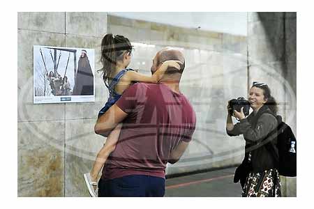 Картины фотомастеров Беларуси представлены на выставке в Ереванском метро