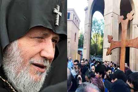 Арам I и Гарегин II второй призвали Пашиняна уйти, а оппозиция в это время перекрывает главные улицы столицы