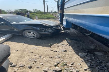 Три пассажирских поезда задержаны из-за ДТП в Армавирской области