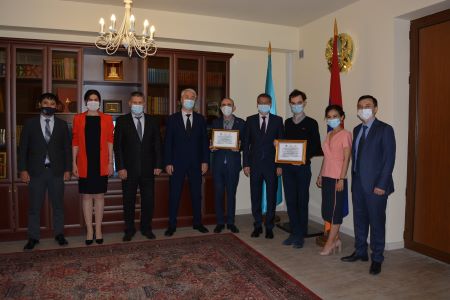 Армянские ученые получили благодарственные письма от Комитета международной информации МИД РК и президента Клуба главных редакторов Казахстана