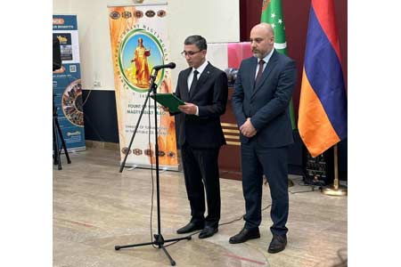 В Ереване открылась фотовыставка, приуроченная к празднованию 300-летнего юбилея выдающегося классика туркменской литературы Махтумкули Фраги