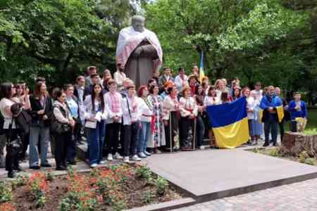 В Ереване прошло шествие в вышиванках: Украинцы Армении отметили национальный праздник