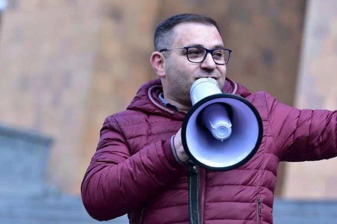 Блогер: фракция "Армения" присоединится к инициативе о вынесении вотума недоверия действующему премьер-министру РА