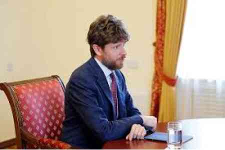 Посол Франции встретился в Ереване с тремя курсантами Военной академии Сен-Сир
