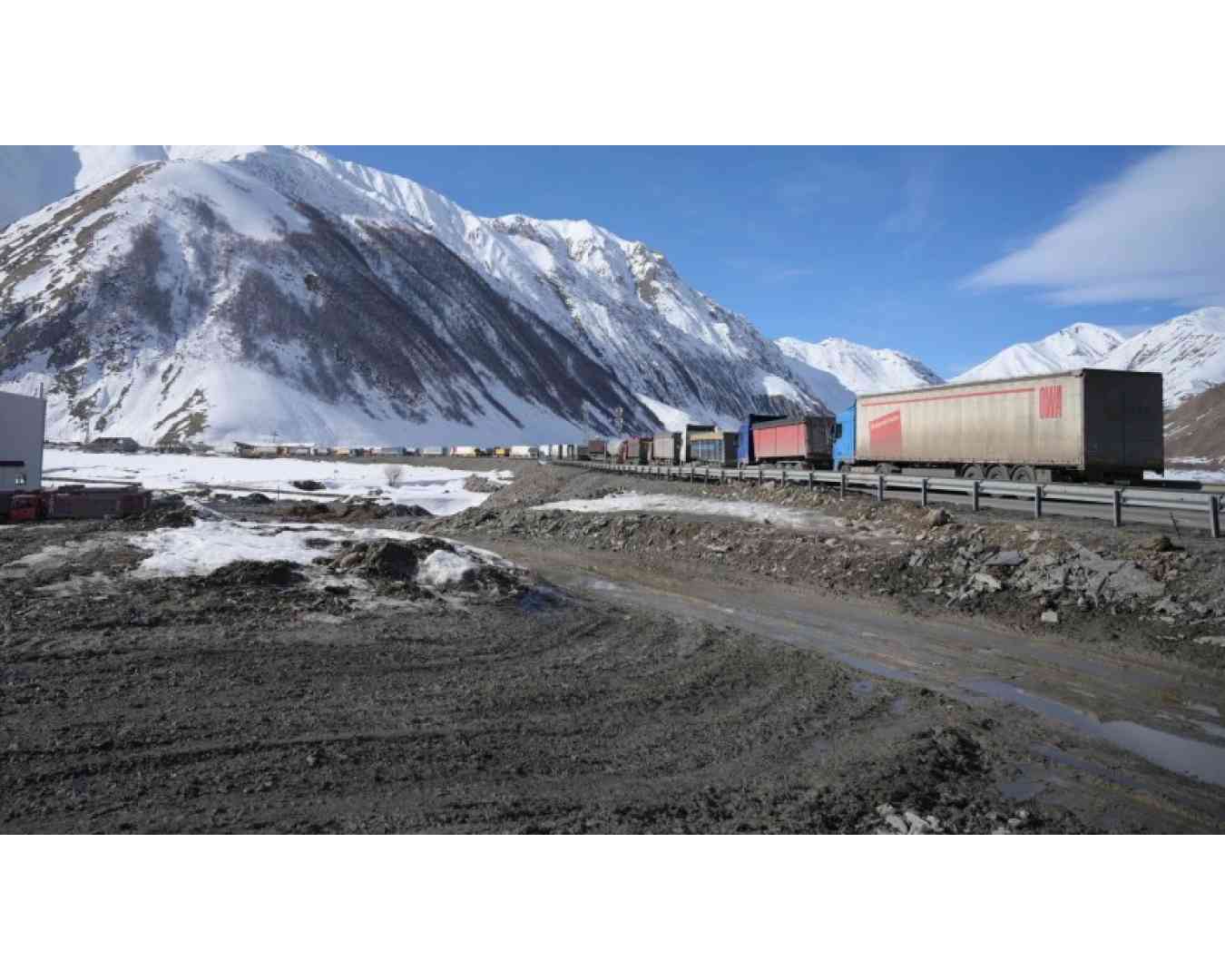 «Վերին Լարս» անցակետը փակ է բեռնատարների համար