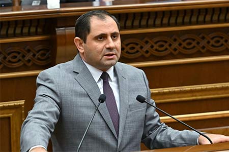 Սուրեն Պապիկյանը խորհրդակցություն է անցկացրել ՀՀ բանակի նոր համազգեստի ներդրման ընթացքի վերաբերյալ