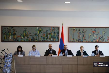 В МИД Армении состоялась встреча с главами дипмиссий, аккредитованных в стране