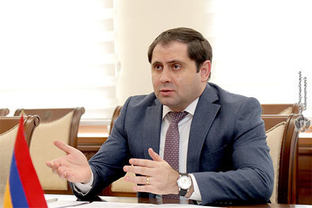 Հայաստանի պաշտպանության նախարարը Փարիզում բանակցություններ է վարել Ֆրանսիայի զինված ուժերի և վետերանների հարցերով նախարարի հետ