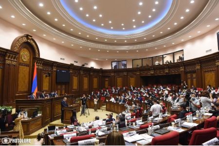 Оппозиционные фракции парламента Армении выдвинули Тадевоса Аветисяна в члены комиссии по конкуренции и защите прав потребителей