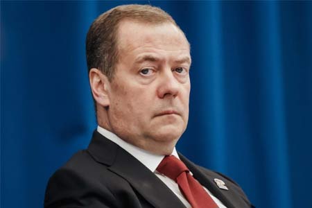 Медведев: Армения идёт по пути Украины