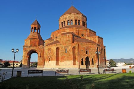 В 111-ую годовщину Геноцида армян Азербайджан разрушил церковь Сурб Аствацацин в Степанакерте