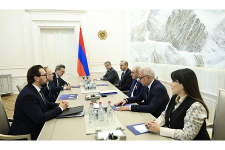 Премьер Армении обсудил со спецпредставителем генсека НАТО вопросы сотрудничества по обеспечению безопасности на Южном Кавказе