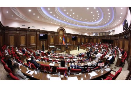 В Армении лица старше 65 лет смогут продолжить свою работу в системе государственной службы