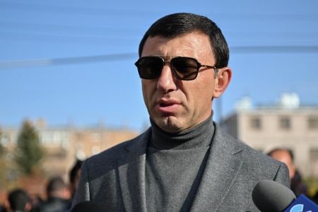 Глава общины Талин угрожал арцахской беженке, отказавшейся выслушать предвыборную программу правящей силы