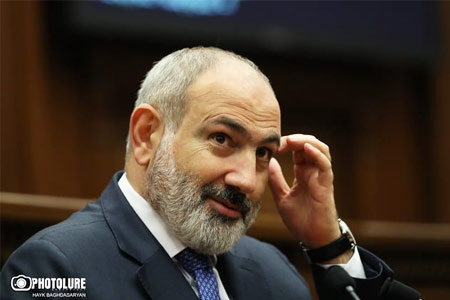 Премьер Армении продолжает получать поздравления с победой на выборах