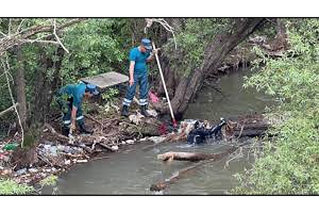 Armenian rescuers discover body of a 7-year-old girl in Pambak River;  search for her 13-year-old sister continues