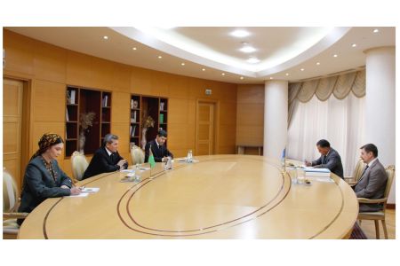 Министр иностранных дел Туркменистана провёл встречу с Постоянным координатором ООН в Туркменистане